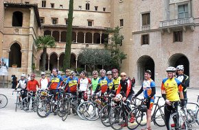 Un total de 34 cicloturistes fan una ruta de 140 quilòmetres des de Cambrils fins a Montserrat