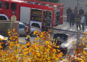 S'incendia un cotxe a l'accés del pàrquing gratuït del carrer de Balmes