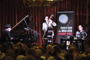 Bernat Font Trio ofereix una brillant actuació al Castell de Vilafortuny en el marc del Festival Internacional de Música
