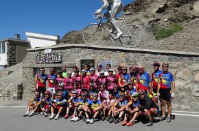 Una quarantena de ciclistes cambrilencs coronen el coll de Tourmalet