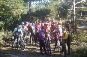 Trenta-tres bikers fan la ruta del Patirrojo, entre Cornudella i Prades