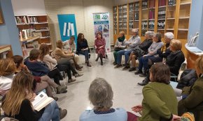 El primer Club de Lectura adult del 2024 es dedica a 'Confidències vora el Tàmesi' de Maria Lluïsa Amorós