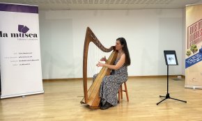 Anna Amigó presenta el llibre «Em dic Arpa», dedicat als sons d’aquest instrument