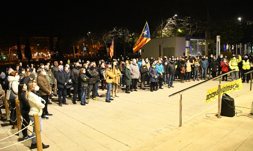 La concentració es va fer ahir al vespre a la plaça de l'Ajuntament