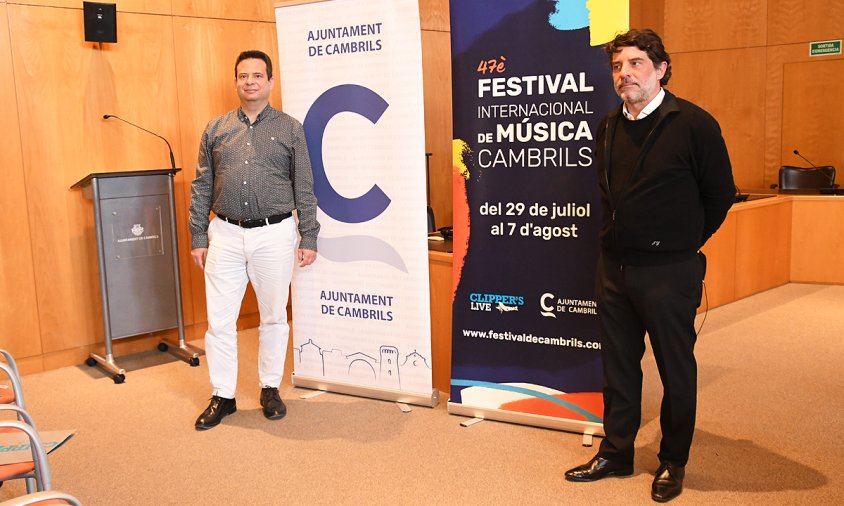 L'alcalde, Oliver Klein, i el president de Clipper's, Juli Guiu, avui, a la presentació del 47è Festival Internacional de Música de Cambrils