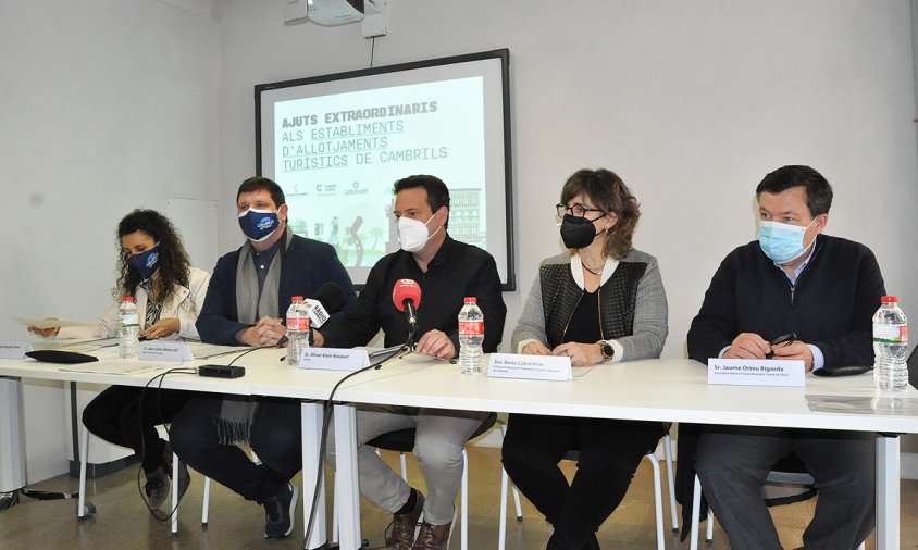 Roda de premsa de balanç de la concessió d'aquests ajuts. D'esquerra a dreta: Yolanda Burgos, Juan Carlos Romera, Oliver Klein, Berta Cabré i Jaume Orteu