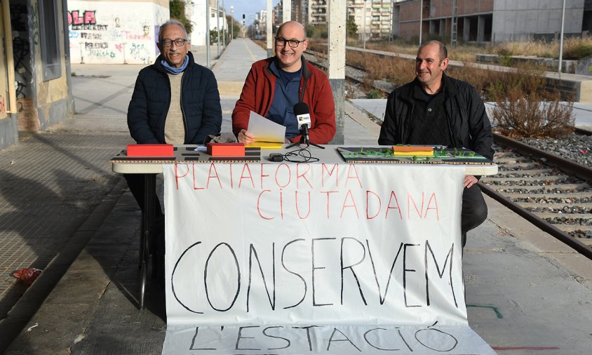 Pere Navarro, Ignasi Martí i Carlos Montejano, ahir, a la roda de premsa de la Plataforma Conservem l'Estació
