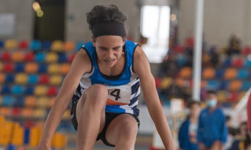 L'atleta Aina Ferré, campiona de Catalunya de proves combinades de pista coberta s-14