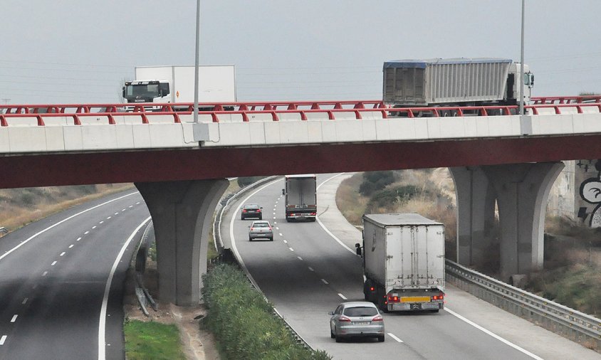 Circulació de vehicles per l'autopista Ap 7 i l'autovia A7, a Cambrils