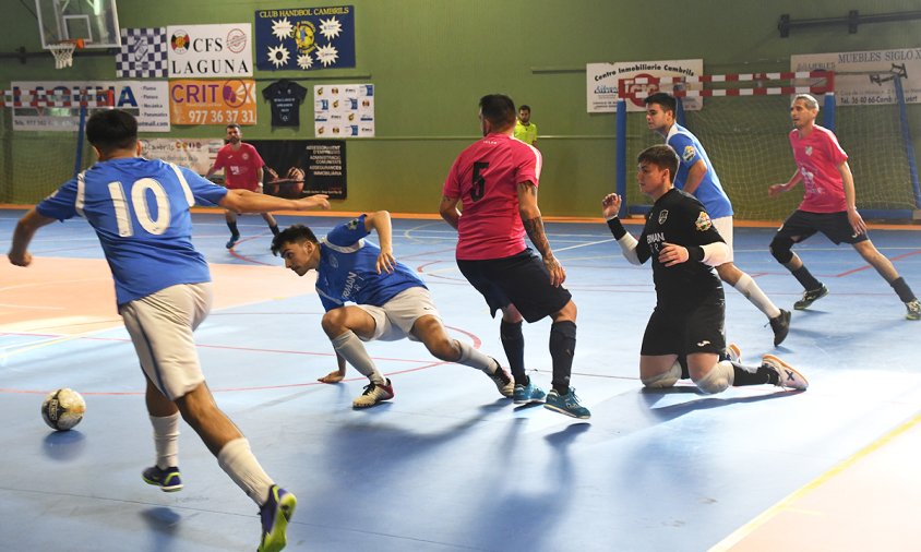 Un moment del partit disputat aquest dissabte a la tarda al Palau Municipal d'Esports entre el Mediterrani i l'Alcoletge