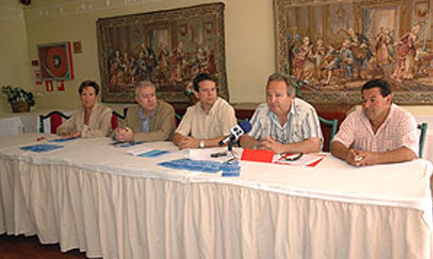 D'esquerra a dreta: Glòria Merino, Robert Benaiges, Oliver Klien, Josep M. Castro i Lluís Planas, durant la roda de premsa de presentació