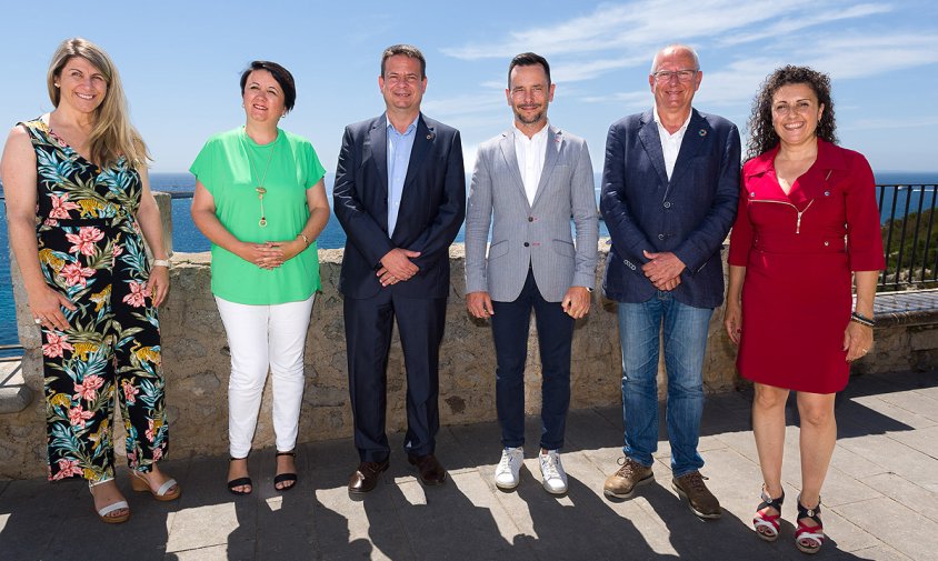 Imatge de la presentació del projecte, ahir a Eivissa. A la imatge hi ha els alcaldes d’Eivissa, Dénia i Cambrils; les regidores de Turisme i Fons Europeus d’Eivissa i la regidora de Turisme de Cambrils