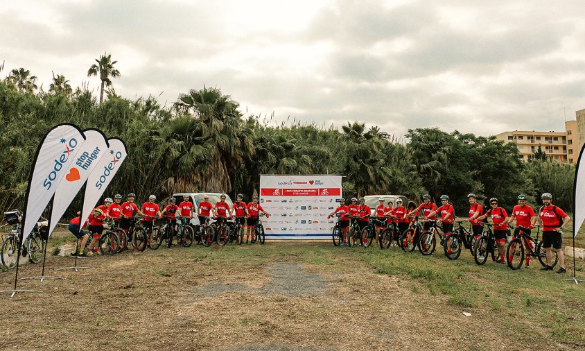 Foto de grup dels participants a la ruta ciclista