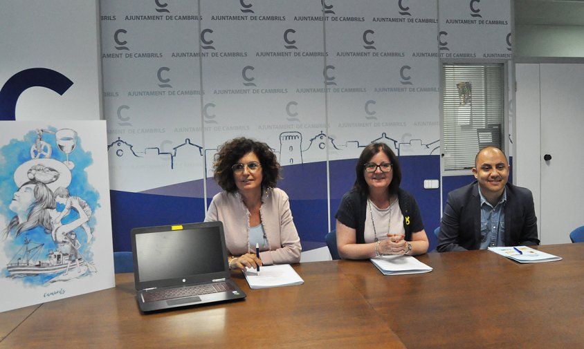 Presentació de la nova web de Turisme de Cambrils, ahir al matí. D'esquerra a dreta: Mercè Dalmau, Camí Mendoza i Juan Carlos Navarro