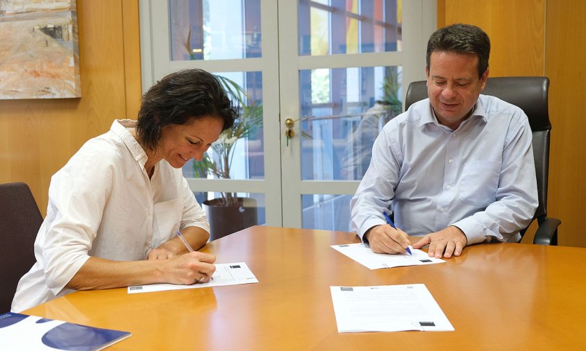 Imatge de la signatura del conveni de col·laboració