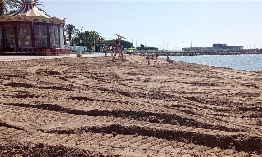 Aspecte de la platja de la riera d'Alforja amb l'aportació de sorra realitzada aquesta mateixa setmana