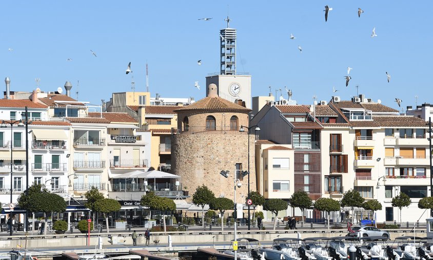 Vista del port amb la Torre
