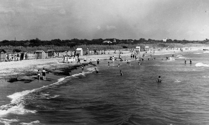 Vista de la platja del Regueral / Meitat de la dècada de 1950