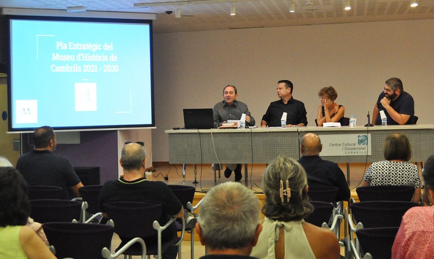 Presentació del Pla Estratègic, ahir al vespre. D'esquerra a dreta: Gerard Martí, Oliver Klein, Magda Gassó i Damià Amorós