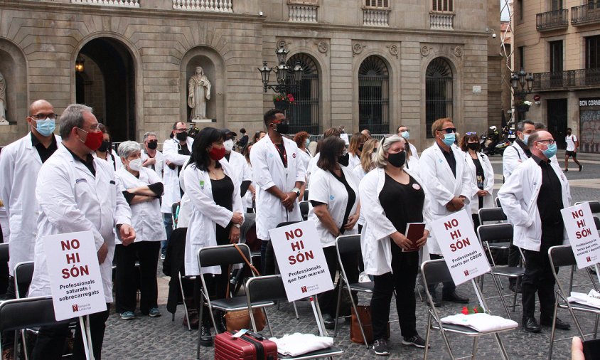 Imatge d'una concentració de metges a la plaça Sant Jaume de Barcelona, convocada per Metges de Catalunya, el maig de 2021