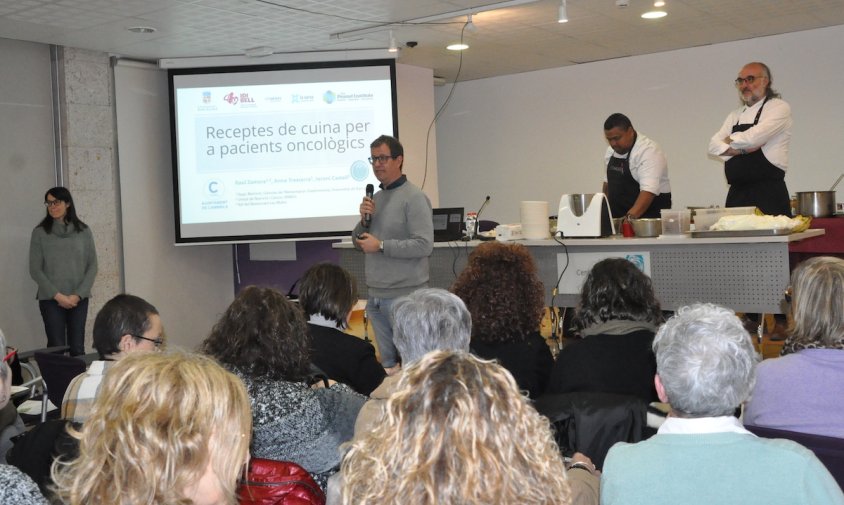 Un moment de la conferència a càrrec dels doctors Anna Tresseres i Raul Zamora, ahir, al Centre Cultural