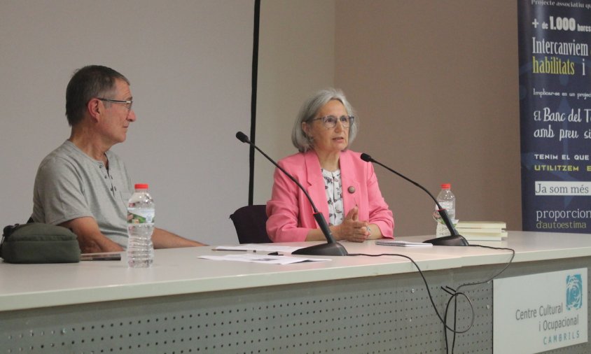Carmen Agulló acompanyada per Salvador Matas durant la seva conferència