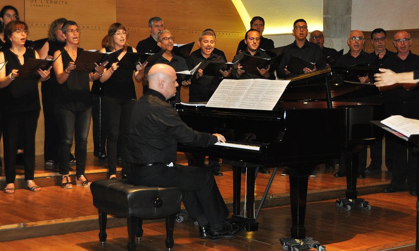 El pianista i compositor Albert Guinovart va ser un dels protagonistes del concert commemoratiu del 50è aniversari de la Coral Verge del Camí