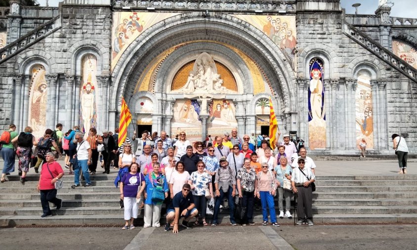 Foto de grup dels pelegrins que es van desplaçar fins al Santuari de Lourdes
