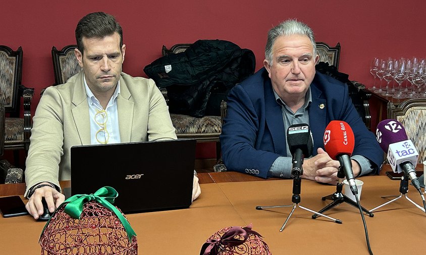 Jaume Llosas i Mario Basora, director gerent i president, respectivament, de la Cambra de Comerç de Reus, ahir, en la trobada davant la premsa