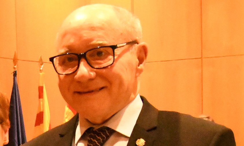 Pere Martí, en el lliurament de la medalla al mèrit cívic de l'Ajuntament de Cambrils, el desembre de 2022