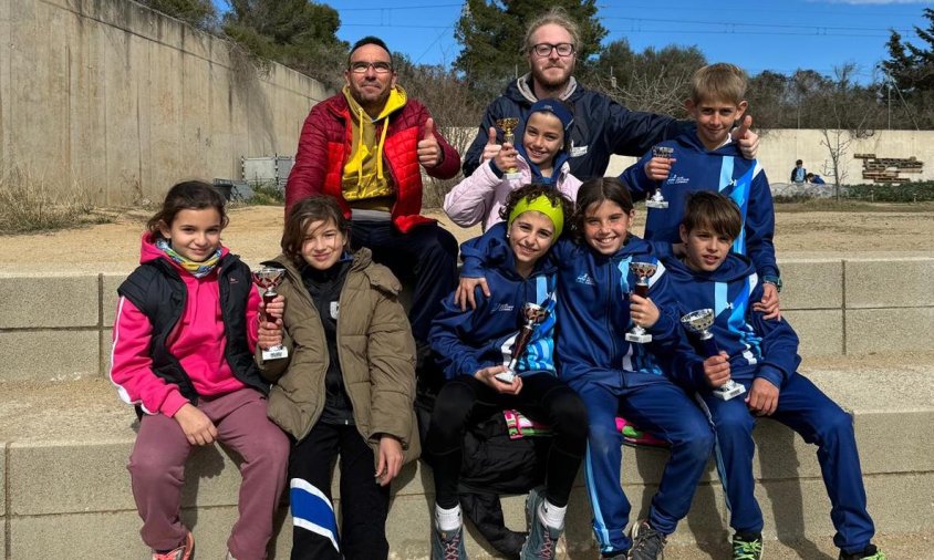 Foto de grup dels atletes cambrilencs que van competir al VIII Cros escolar la Vitxeta, a Reus