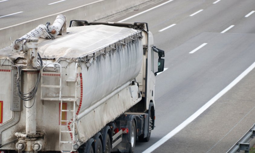 Imatge d'un camió a l'AP-7 a l'alçada de Reus