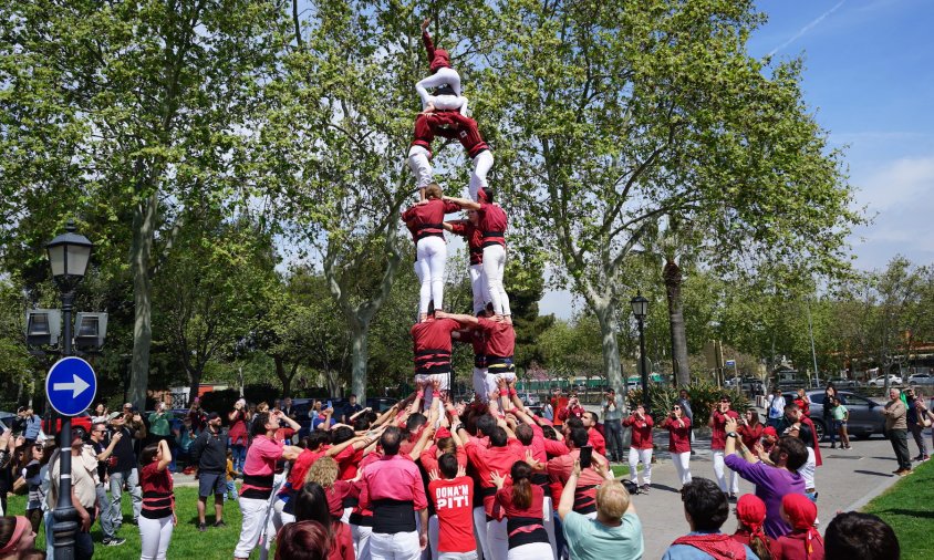 Els Xiquets de Cambrils aixecant el 4 de 6, el passat 13 d'abril, a la plaça del Setge