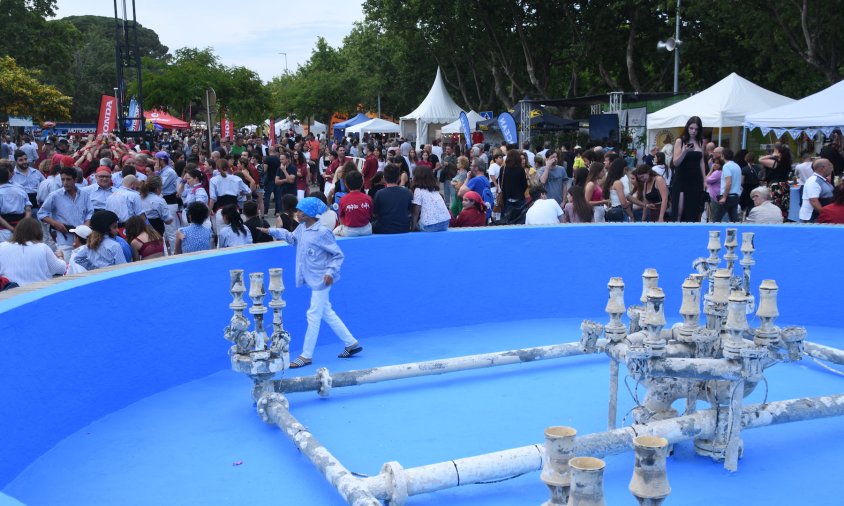 Imatge de la font del Centenari, buida, durant la celebració de la Fira de 2023