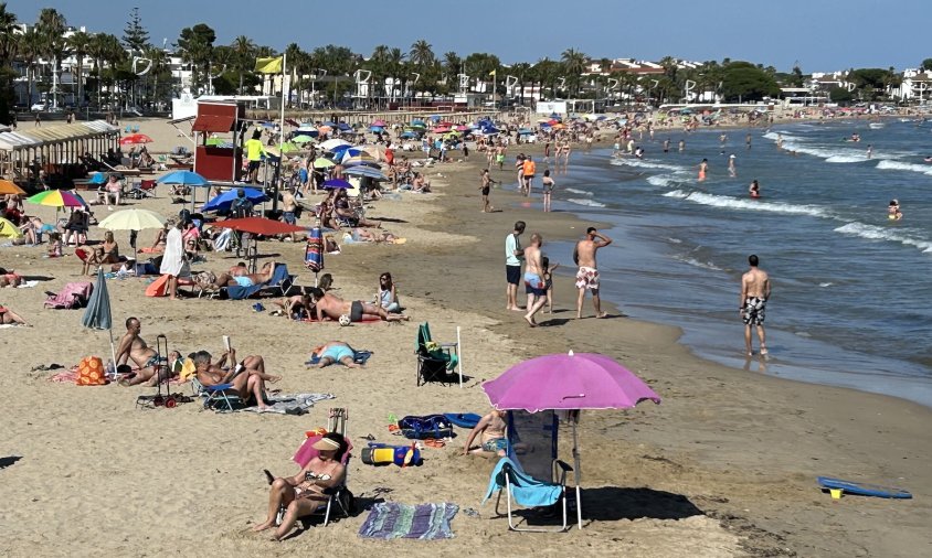 Imatge de la platja del Regueral, l'any passat