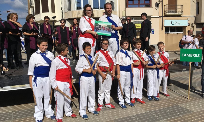 Foto de grup dels bastoners cambrilencs que van participar a la Festa Comarcal
