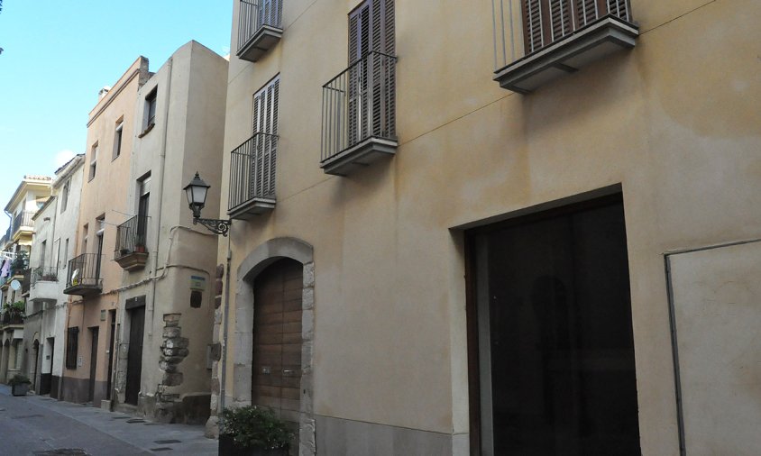 Imatge de l'edifici del Forn del Tallero situat al carrer del Cardenal Vidal i Barraquer