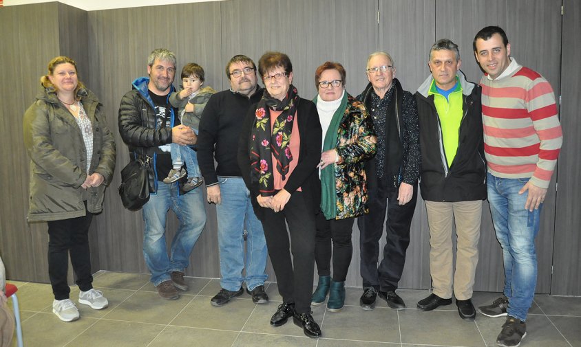 Foto de grup d'alguns dels guanyadors del 61è Concurs de Pessebres