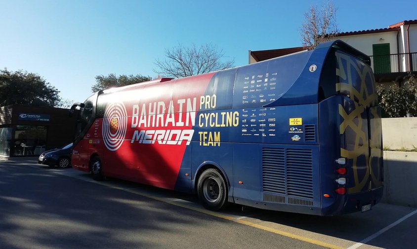 Imatge de l'autobús de l'equip ciclista
