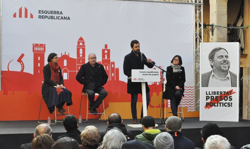 Roger Torrent, en un moment de la seva intervenció, acompanyat de Jenn Díaz, Josep Bargalló i Camí Mendoza