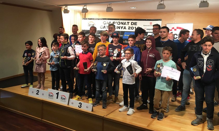Foto de grup dels guardonats a gala de premis dels Campionats Territorials de Motociclisme de Tarragona 2018