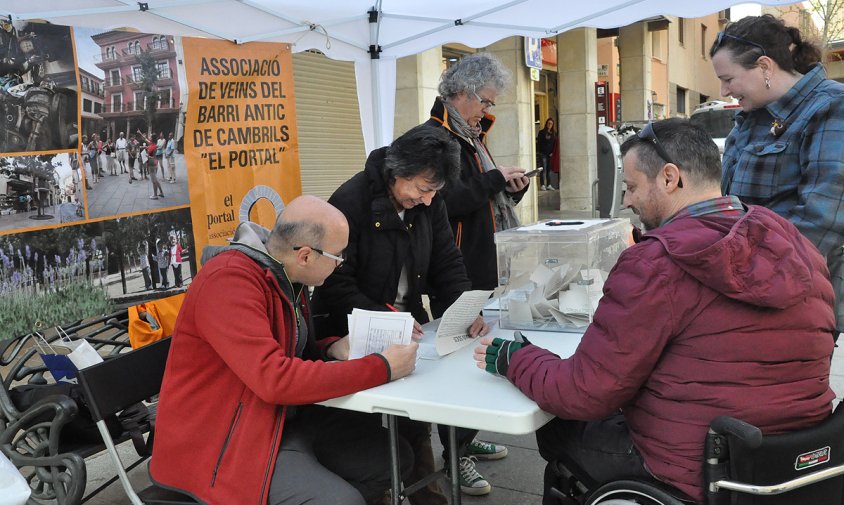 La consulta veïnal es va fer a la plaça de la Vila, el passat dissabte