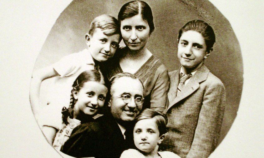 Foto familiar de Sidonio Pintado amb la seva esposa Maria Riba i els seus quatre fills