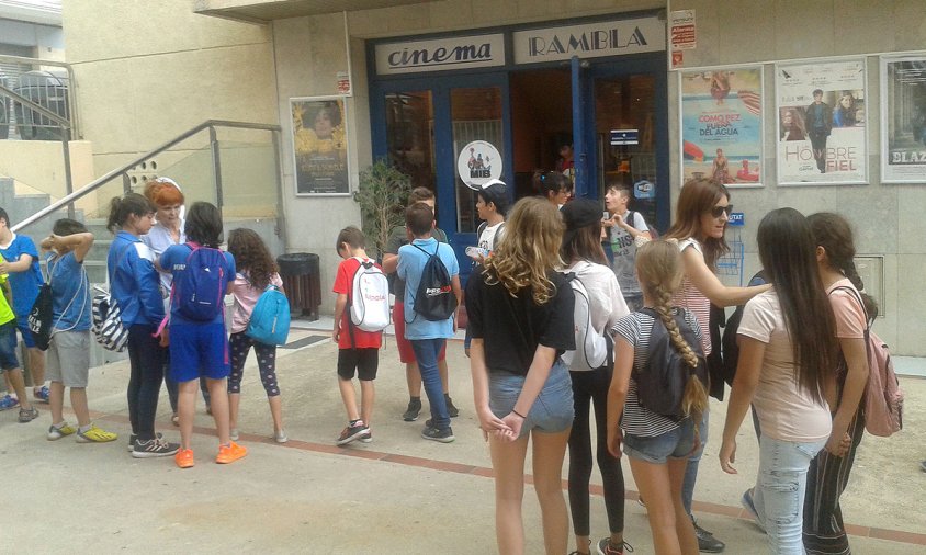 Alumnes cambrilencs van assistir al Cinema Rambla de l'Art, ahir al matí