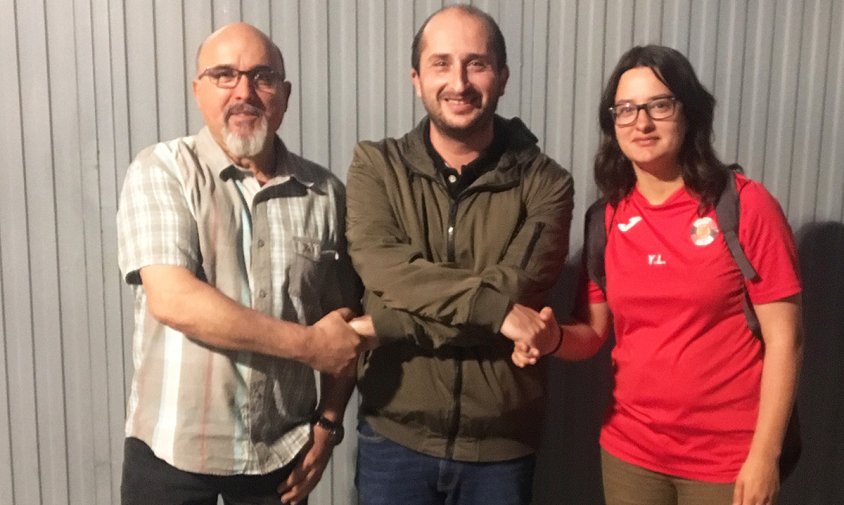 Xavi Morell, al centre de la imatge, és el nou director esportiu del Laguna. A la imatge, el president del Laguna, José Laguna, i Jessica Laguna