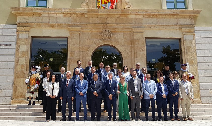 Foto de grup dels 27 diputats a la Diputació de Tarragona per al període 2019-2023