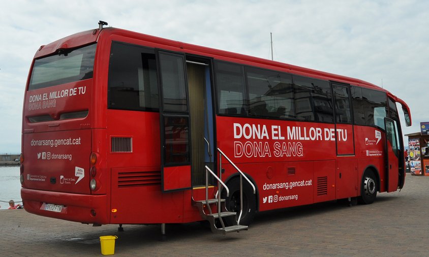 Imatge del bus per a la donació de sang, l'any passat, al port