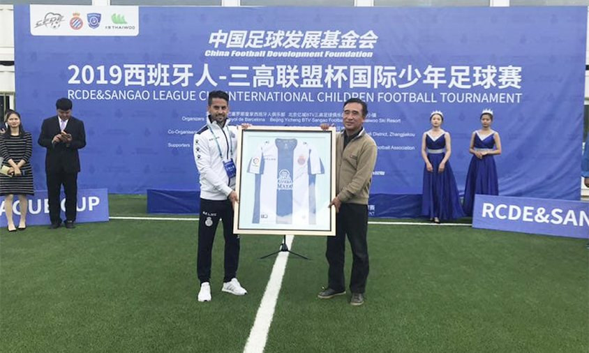 David Llobet va viatjar a Xina per cloure el torneig de futbol base