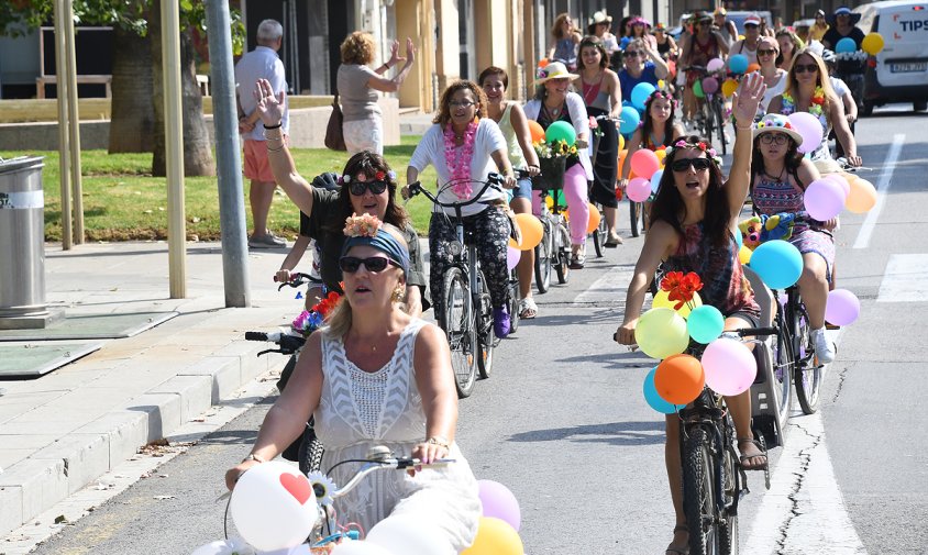Imatge de l'edició de l'any passat de la Cambrils Fancy Women Bike Ride