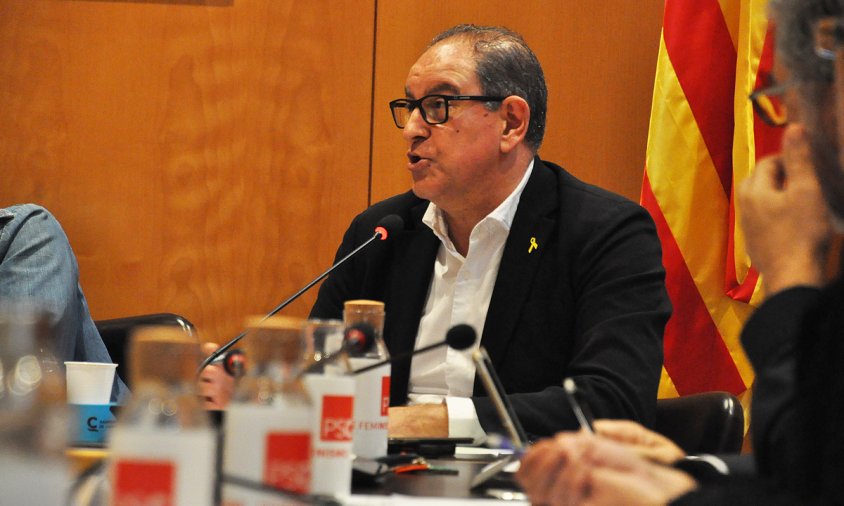 Un moment de la intervenció del regidor d'Hisenda, Jaume Gila, durant el ple d'ahir